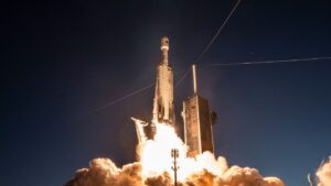 Despega el Falcon Heavy, el cohete operativo más poderoso de SpaceX; es su primer vuelo en 18 meses