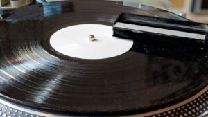 La guía de WIRED para limpiar tus vinilos y hacer que suenen como nuevos