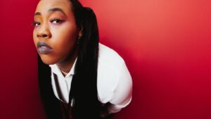 La Gata, historiadora del reggaetón, da un giro completo hacia la música