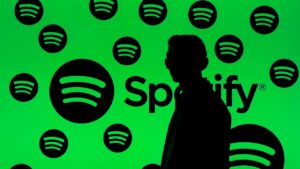 Spotify eliminará los podcasts creados con clonación de voz mediante IA