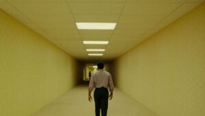 «Backrooms» te adentra en el mito de terror más inquietante de internet