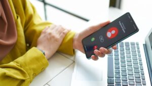 Tu teléfono Android ahora te advierte sobre llamadas fraudulentas de IA