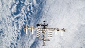 Ante una fuga en la Estación Espacial, la NASA pide a sus astronautas prepararse para una posible evacuación