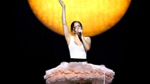 Rosalía pospone la inauguración de la gira ‘Lux’ por Estados Unidos y cita una ‘emergencia familiar’