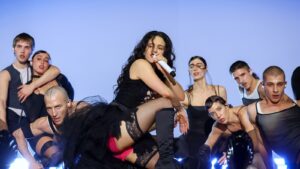 Rosalía agradece a sus fans por ‘comprender’ las fechas de gira pospuestas: ‘Los seres queridos deben ser lo primero’