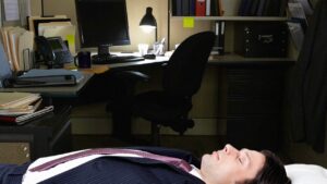 El auge de la IA está abriendo un nuevo horario para las entrevistas de trabajo: la madrugada