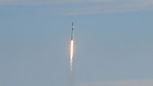 SpaceX rompe un nuevo récord: lanza dos cohetes Falcon 9 con solo 38 minutos de diferencia
