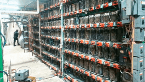 Detectan granja clandestina de criptomonedas en Puebla: del robo de energía al lavado dinero